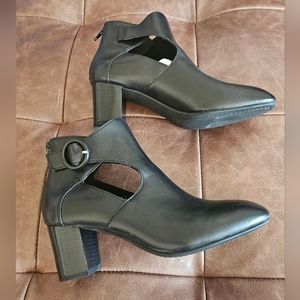 Earth black booties size 9